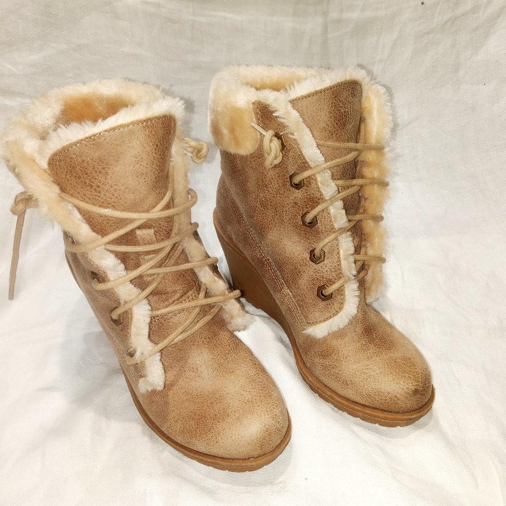 Mojo Moxy's Dolce Fresco Wedge Bootie Ankle Boot Faux Fur Lace Up Woman's Size 6